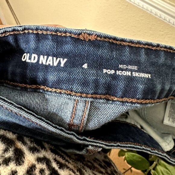 Old Navy Pop Icon Skinny Mid Rise SZ 4 Dark Wash Stretch Jeans Raw Hem - Picture 5 of 7